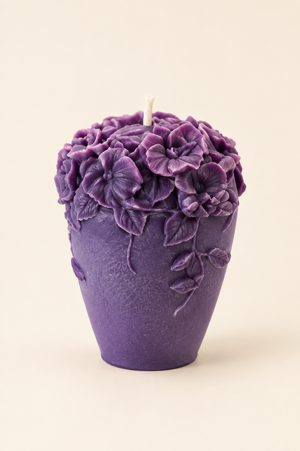 Bougie La Violetta en packshot studio, sans fumée